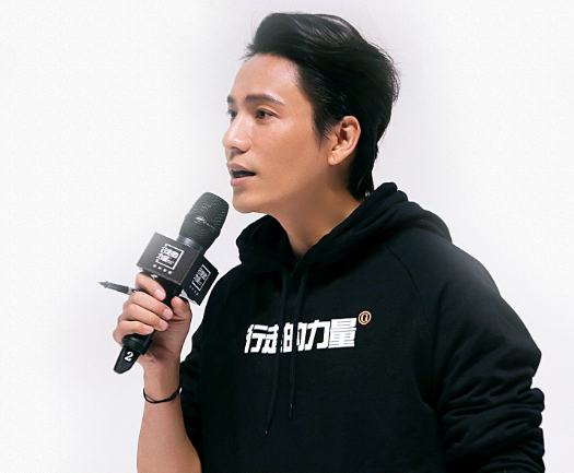 行走的力量分享展开幕 陈坤手写明信片给七年前的自己