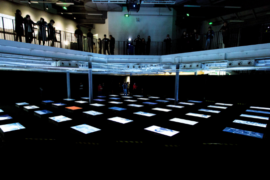 行走的力量分享展开幕 陈坤手写明信片给七年前的自己