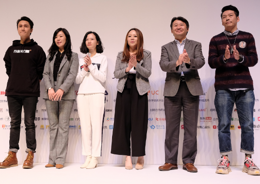 行走的力量分享展开幕 陈坤手写明信片给七年前的自己