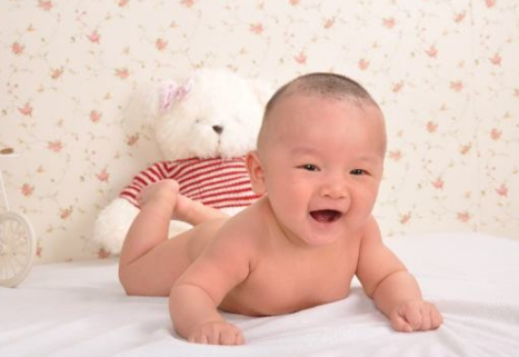 宝宝爱笑好处真不少 你了解宝宝笑的发育顺序吗
