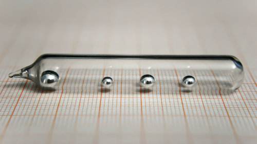 男子喝水银被救治 少量水银就能致命