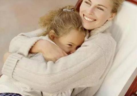 拥抱对我们的健康和幸福有巨大益处，可降血压