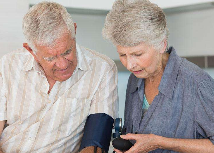 如何避免老人掉进谣言圈里