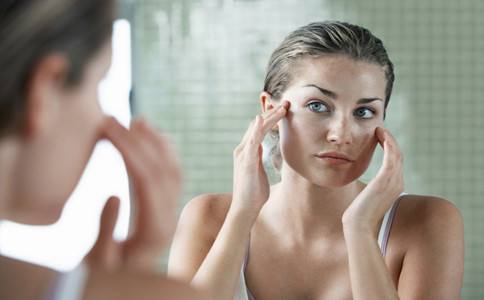 导致脸上长斑的原因