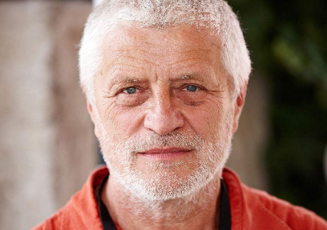 白头发真的会越拔越多吗?容易长白头发怎么办