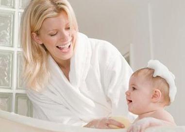 冬天多久给宝宝洗一次澡好？一周3次最好