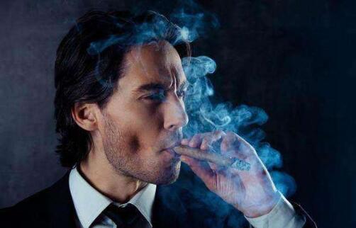 长期吸烟会导致男性寿命缩短十年，戒烟还是乘早得好