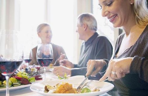 吃饭是先吃菜还是先吃饭