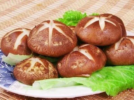 这两种人最好别吃香菇