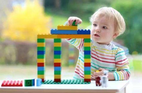 孩子:孩子学会独立玩耍好处多 如何让孩子学会独立玩耍