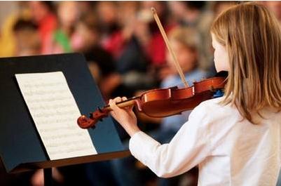 培养▲为何要培养孩子的特长 进行特长教育避免两个误区