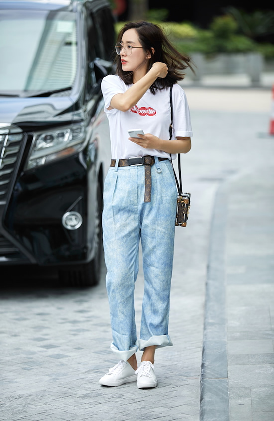 王智街拍，简单搭配清爽显气质
