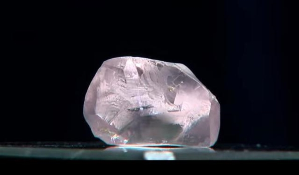 俄罗斯发现超级巨大粉红色钻石：价值至少亿元