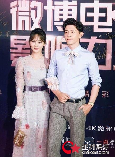 吴昕杨烁获得年度人气艺人 杨紫邓伦获年度突破艺人