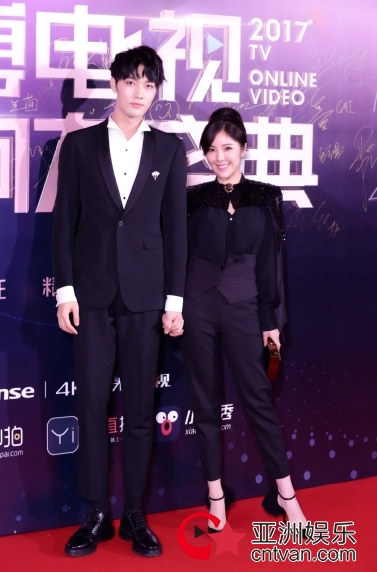 赵奕欢荣获年度新锐艺人 潜力无限未来可期