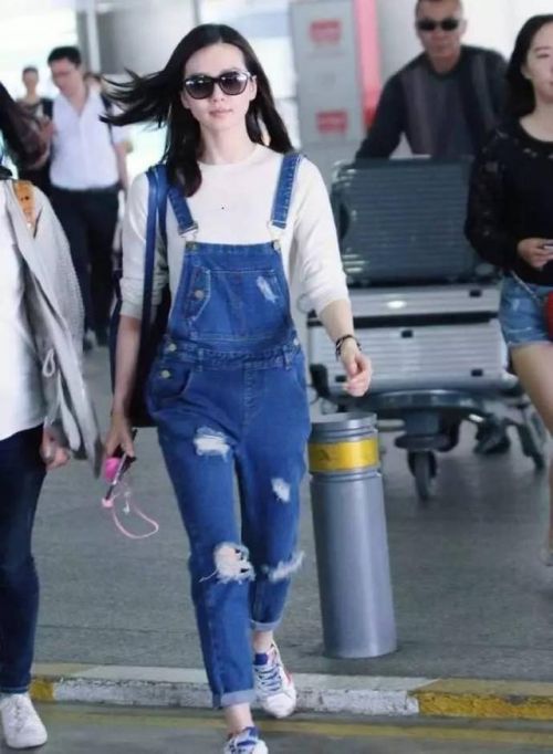 女星们穿背带裤的较量,杨幂竟遭王鸥碾压?