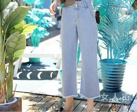 露脐上衣和阔腿裤,达人都爱的搭配