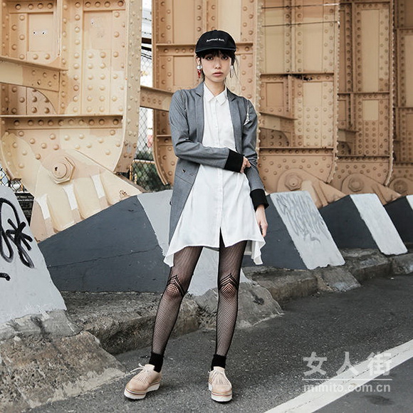 黑丝渔网袜难穿？日本潮人的搭配妙招