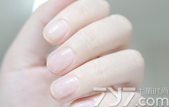 手绘格子美甲教程 简约时尚格子款式