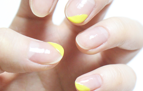 撞色五瓣花美甲教程 瞬间让你少女心十足