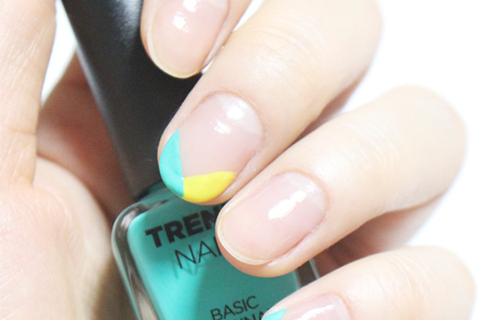 撞色五瓣花美甲教程 瞬间让你少女心十足