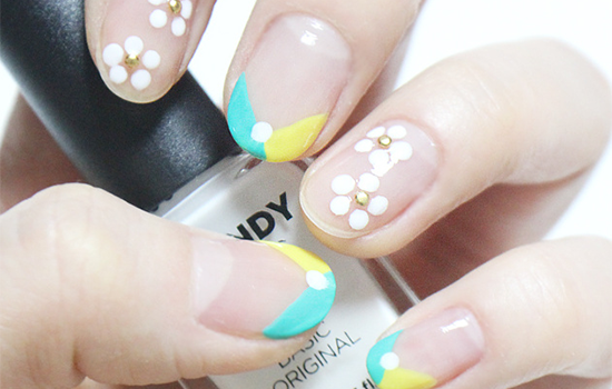 撞色五瓣花美甲教程 瞬间让你少女心十足