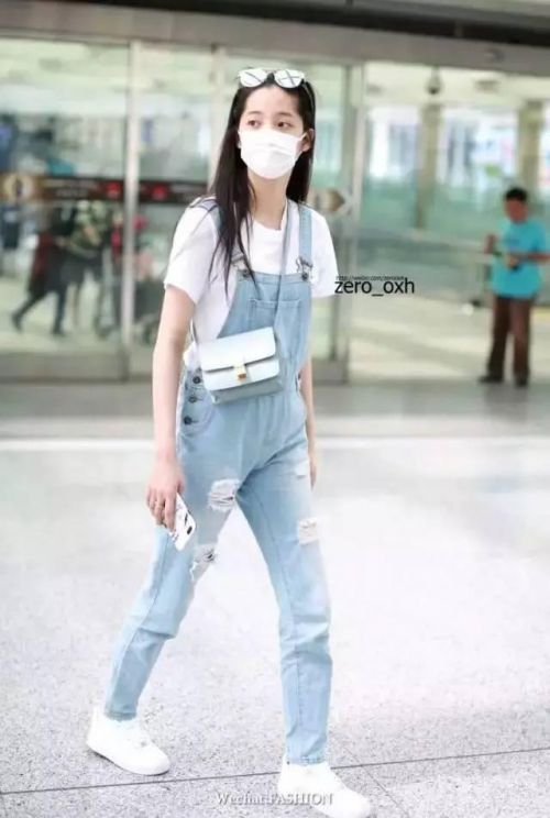 女星们穿背带裤的较量,杨幂竟遭王鸥碾压?