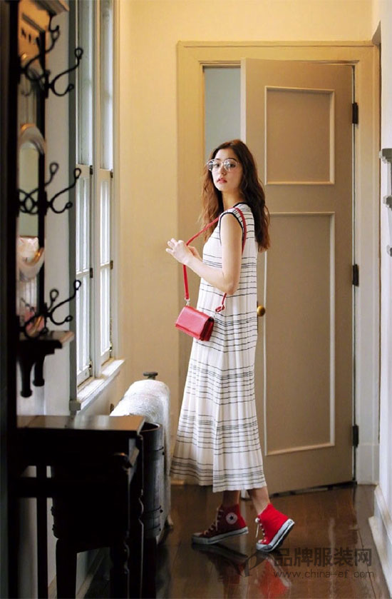 日本人气女星新木优子时尚街拍