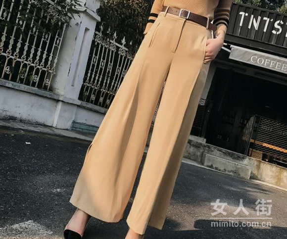露脐上衣和阔腿裤,达人都爱的搭配