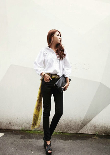 初秋最潮配饰 实用围巾混搭解析