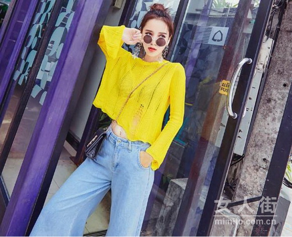 露脐上衣和阔腿裤,达人都爱的搭配