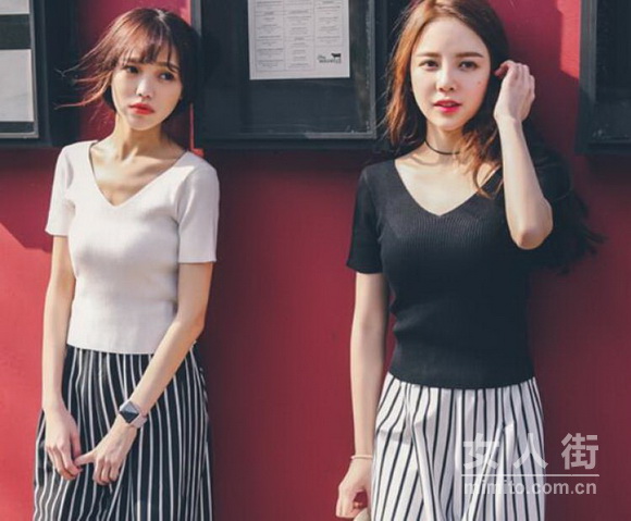 露脐上衣和阔腿裤,达人都爱的搭配