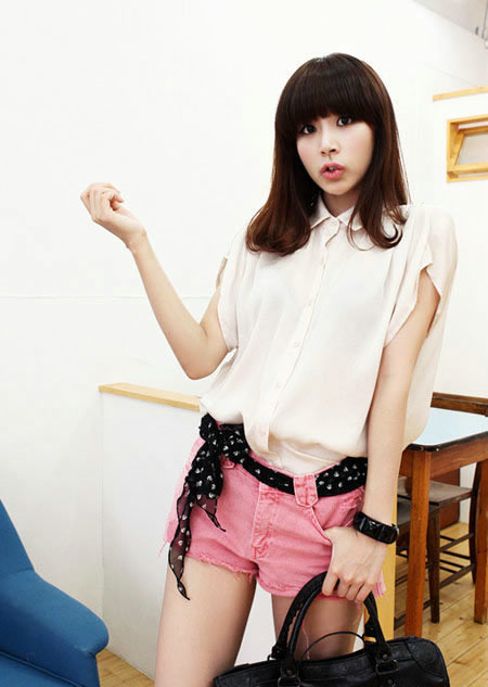 初秋最潮配饰 实用围巾混搭解析