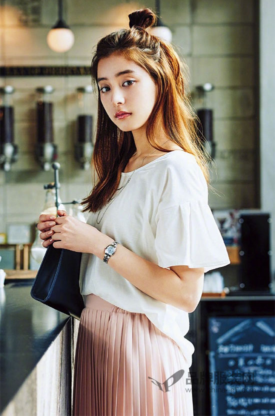 日本人气女星新木优子时尚街拍