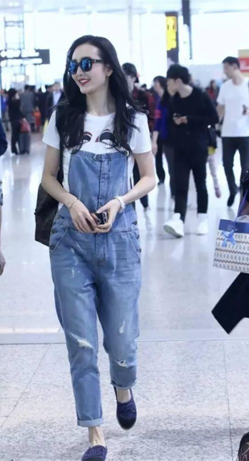 女星们穿背带裤的较量,杨幂竟遭王鸥碾压?
