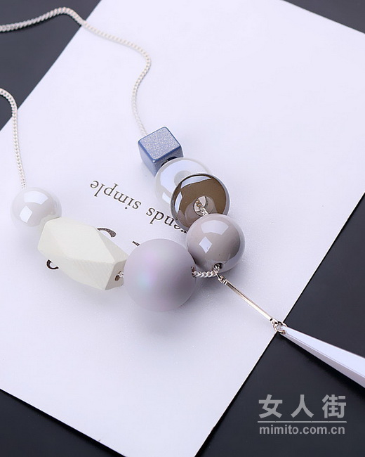 一条精彩的毛衣链，装点单调的秋冬天