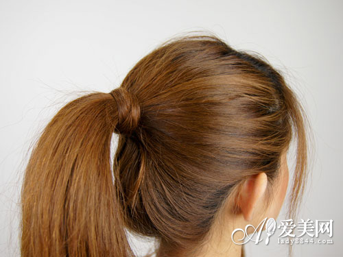 高马尾怎么扎好看图解 马尾辫的扎法