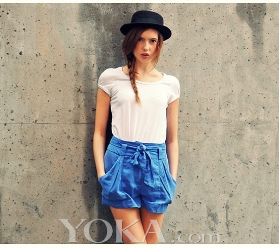 简约黑白 优雅赫本风席卷欧美街头