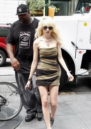 绯闻女孩第三季精致洋装搭配