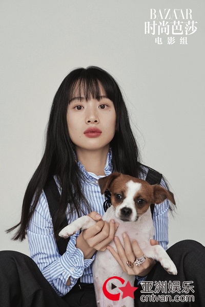 李梦齐刘海拍大片 气质多变诠释初秋时尚