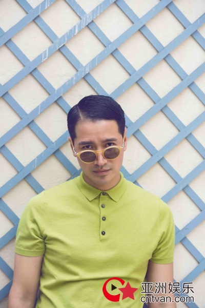 何晟铭最新时尚写真 街头演绎复古巴黎情怀