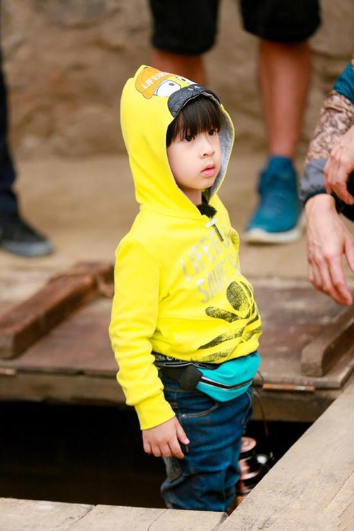 吴尊儿子大眼萌照帅气可爱 颜值不输老爸