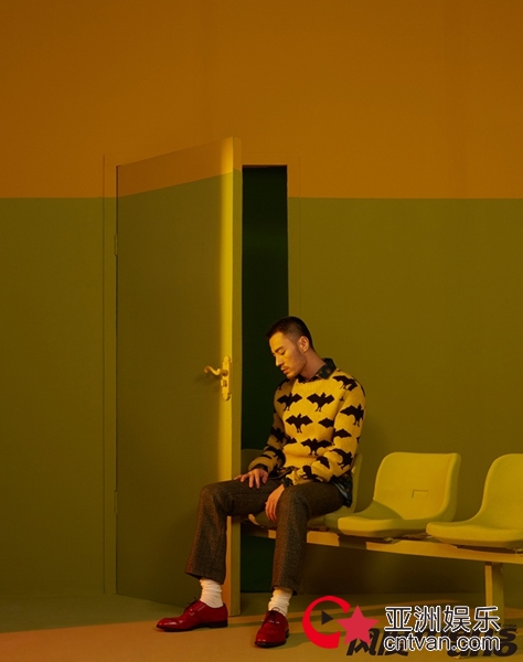 李光洁时尚大片曝光 长腿型男演绎复古文艺