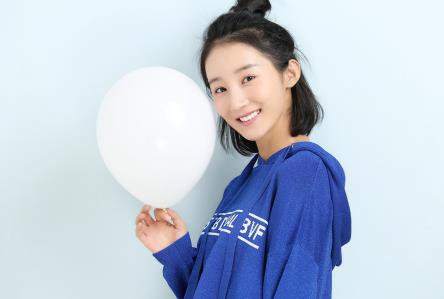 林田媛清甜写真曝光 “丸子头”定格活力本色