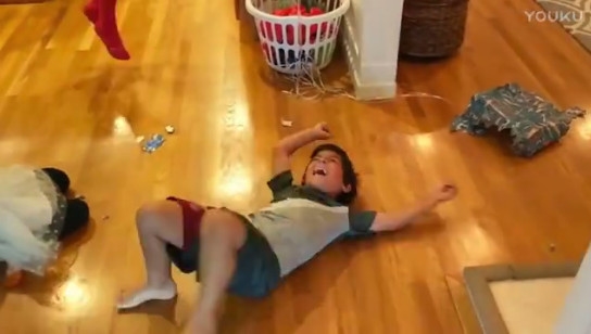 7岁男孩生日收到父亲意外惊喜：下一幕亮了