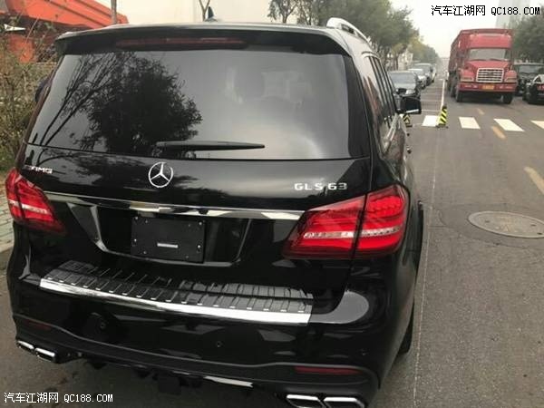 奔驰GLS63双涡轮增压5.5L AMG V8发动机
