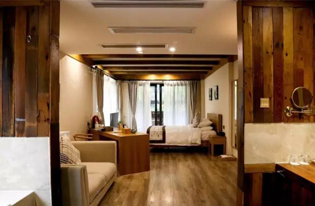 十一黄金周赏秋行 山间民宿意正浓