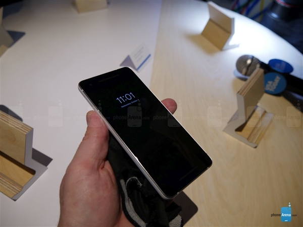 是否有爱？谷歌新太子Pixel 2、Pixel 2 XL上手图赏