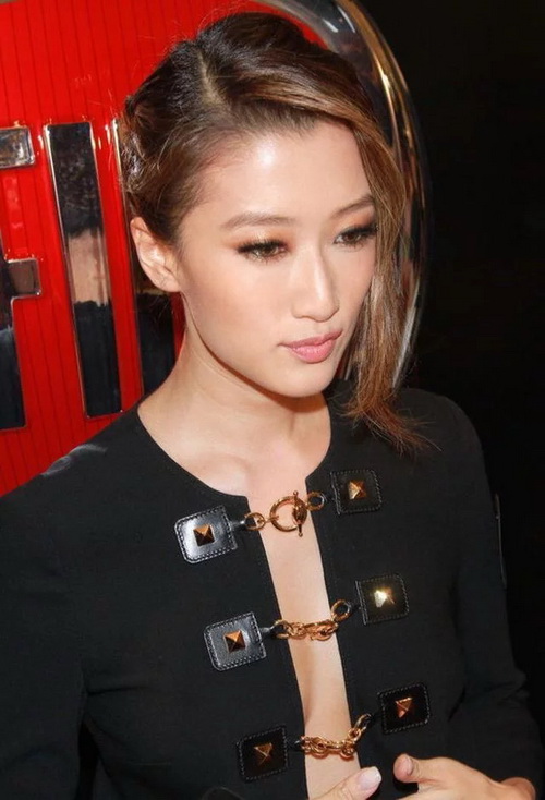 谢婷婷，私生活糜乱！一年7男友