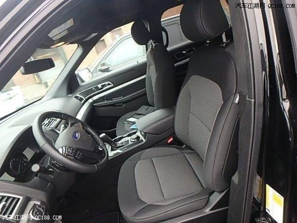 17款福特探险者3排7座双区恒温空调实拍